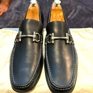 Black Gancini leather Ferragamo Men’s shoe! Lightly worn, great condition
